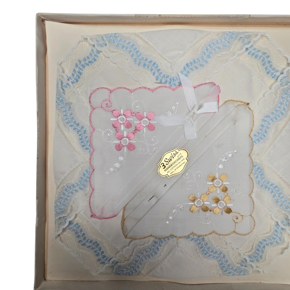 Vintage 3 Swiss Style Handkerchiefs New in Package Embroidered Lace Cotton - Picture 2 of 5